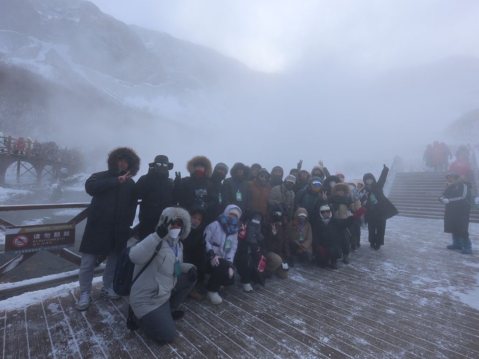 Từ Núi Bạch Đầu đến Một Tập Thể, Phác Họa Bước Nhảy Vọt Mới